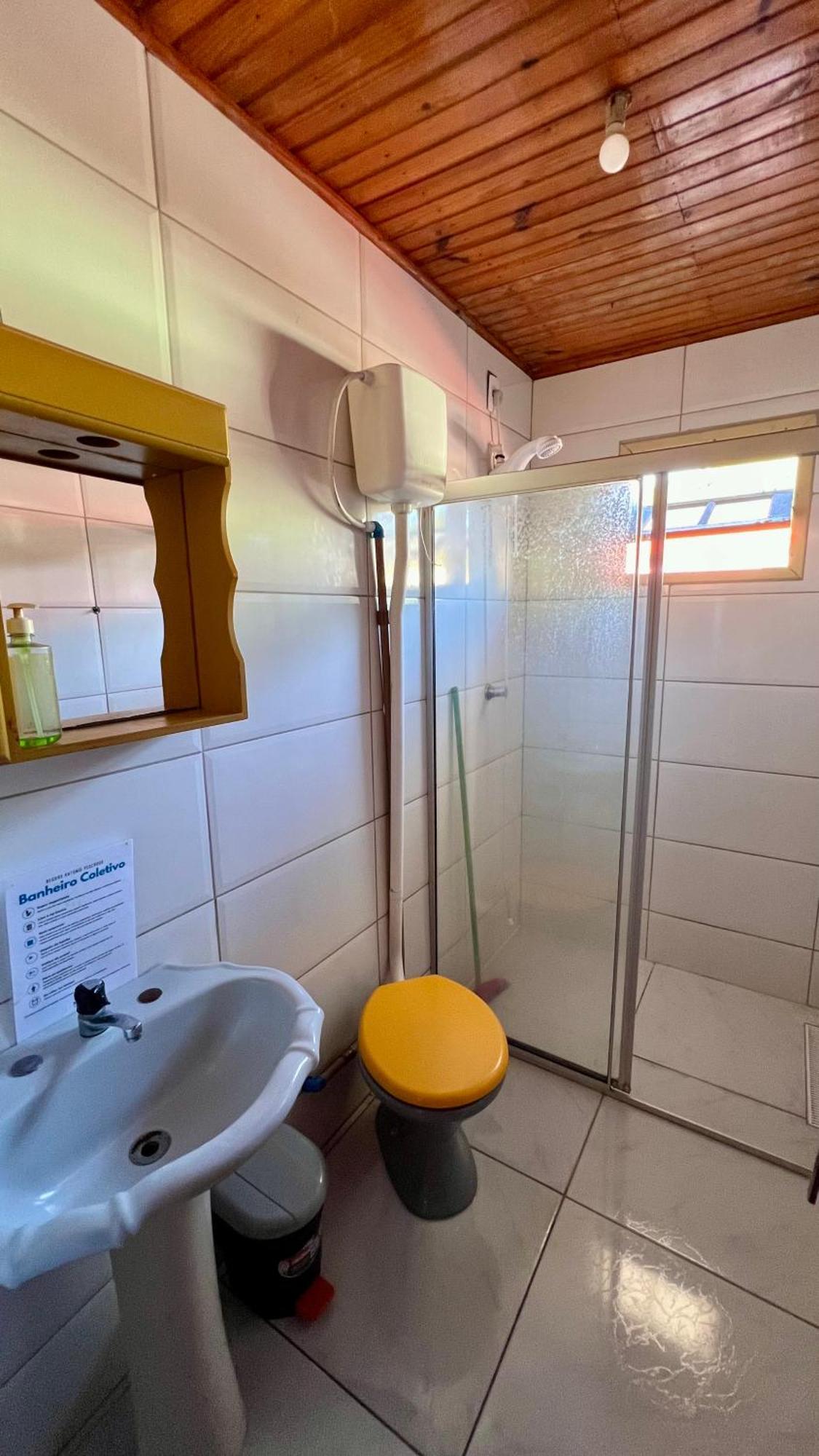 Hostel Antonio Pescador - Centro Da Guarda do Embaú Стая снимка