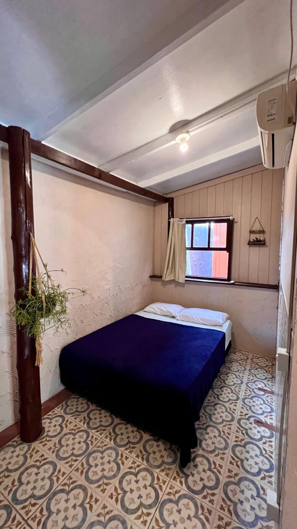 Hostel Antonio Pescador - Centro Da Guarda do Embaú Стая снимка